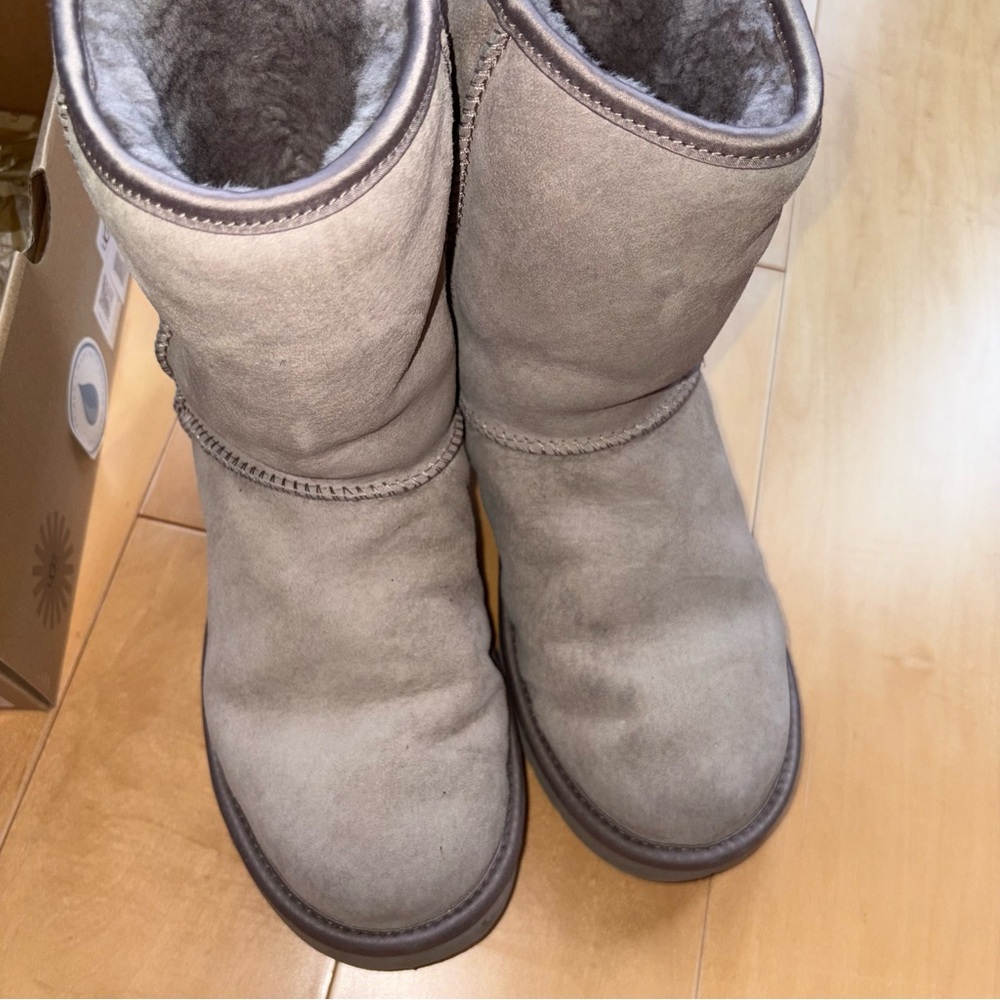 UGG Classic Short Crystal Bows Gray Grey Size 8 - Picture 2 of 7